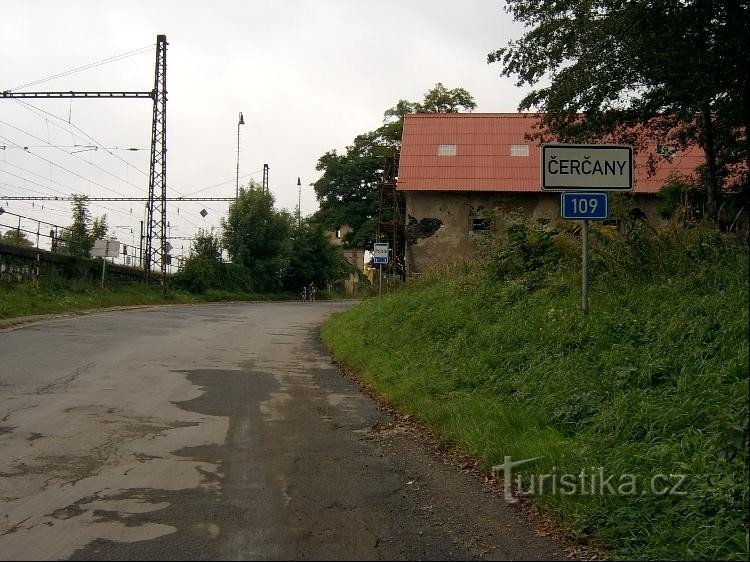 Desde el sur: pueblo del sur, carretera nº 109