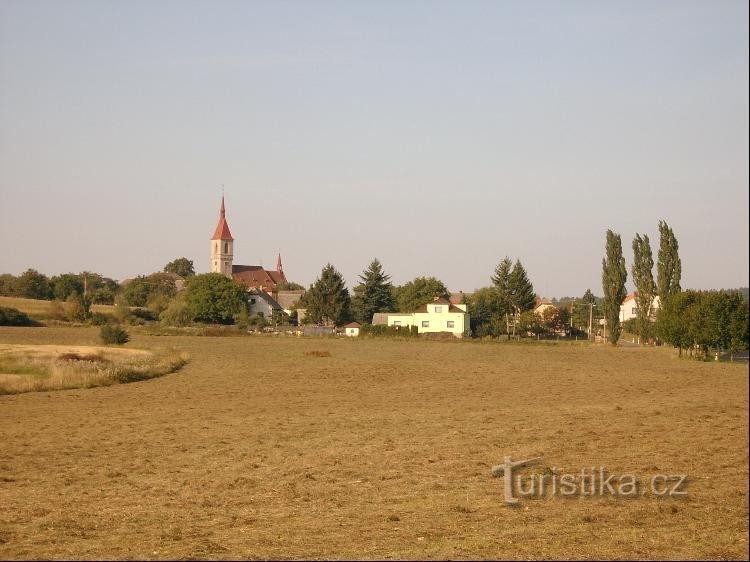 Od południa: widok na wieś od południa