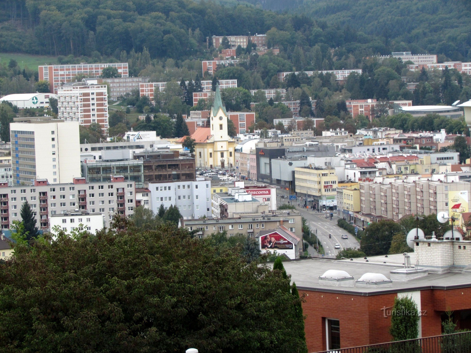 Från södra backarna till Drevnice och till centrum av Zlín