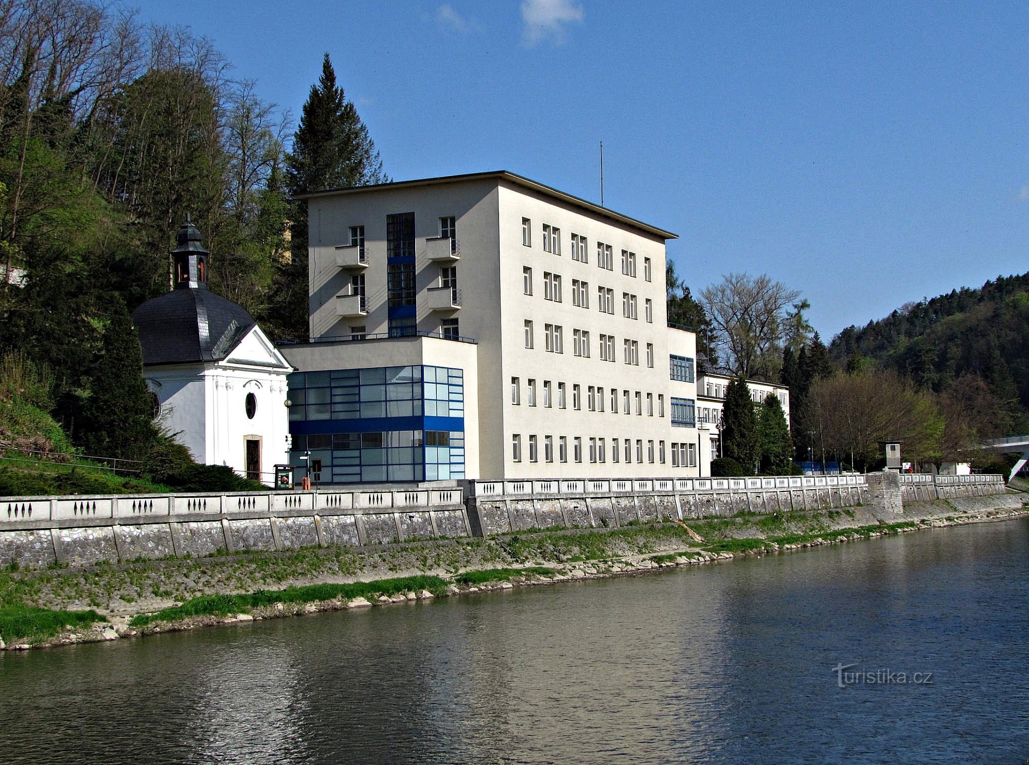 Od toplica Teplice nad Bečvou do Hranica