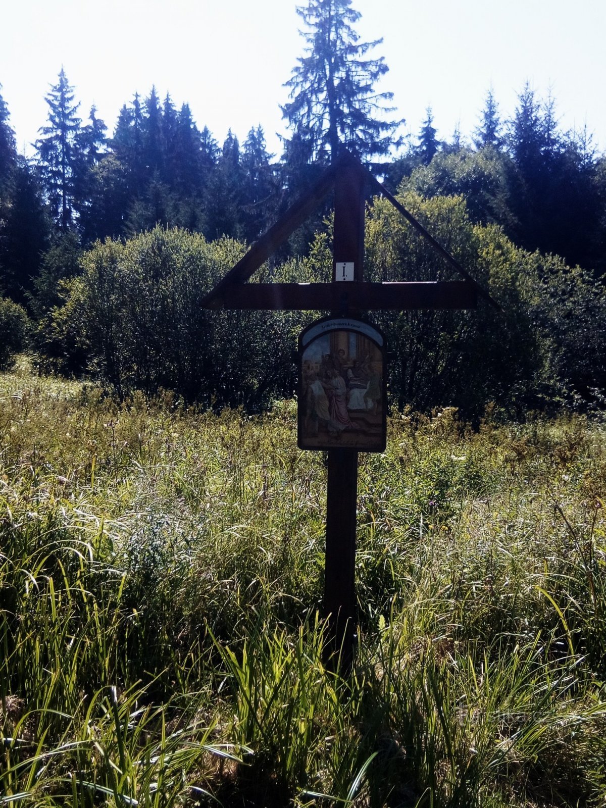 Van Lenora naar het Zwarte Kruis via de gerestaureerde kruiswegstaties en de Stožecka-kapel