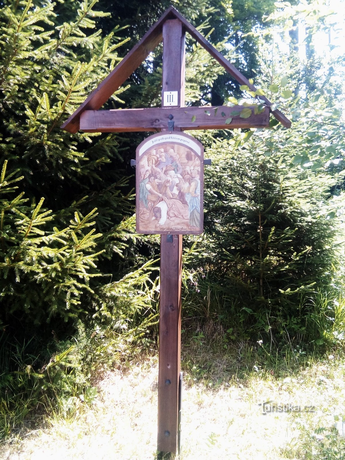 Van Lenora naar het Zwarte Kruis via de gerestaureerde kruiswegstaties en de Stožecka-kapel