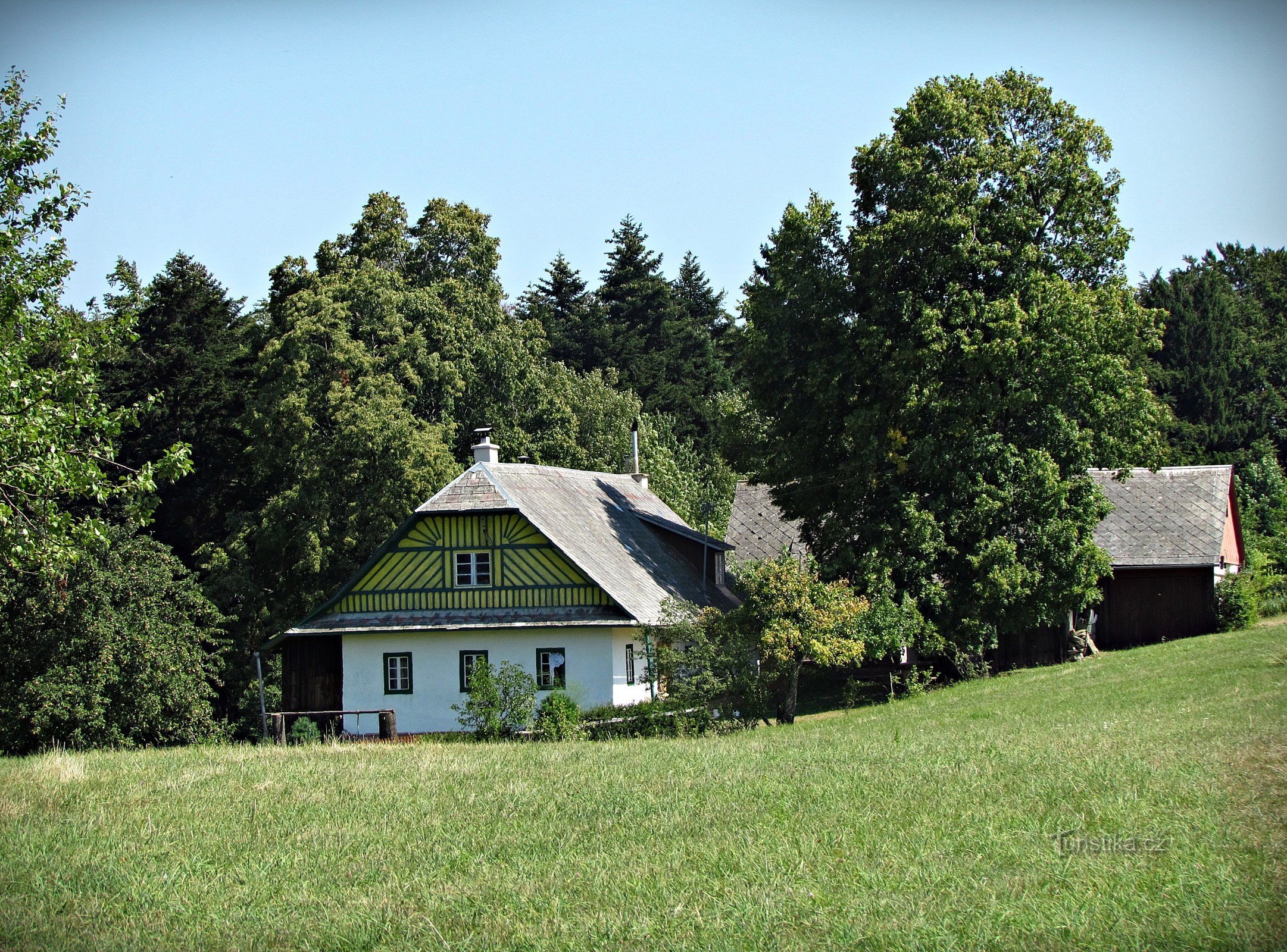 从 Liptál 到风景秀丽的 Janišovský 山脊和 Rokytnice