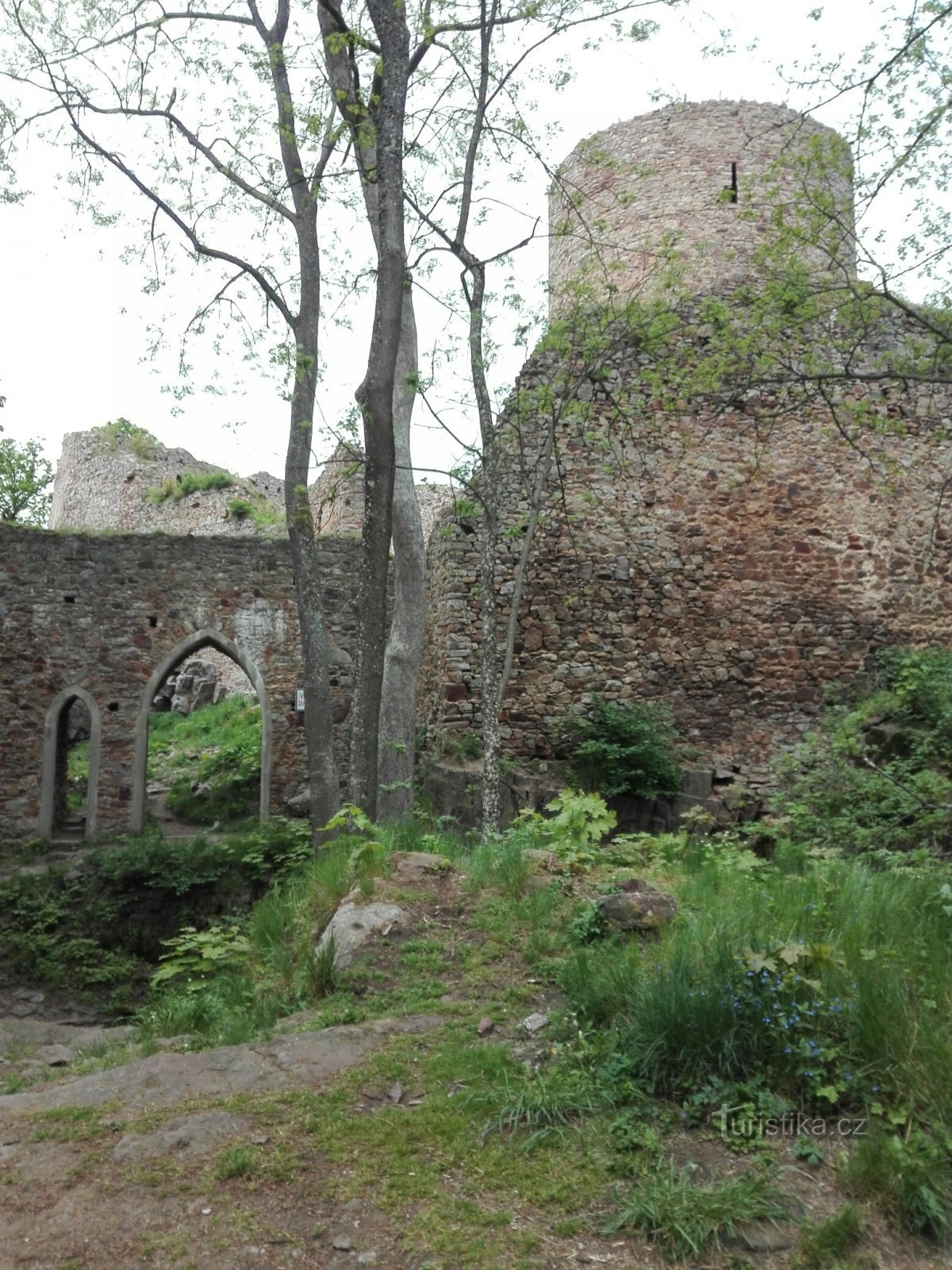 Von Nerežin nach Nerežin über Valdek und die Talsperre Záskalská