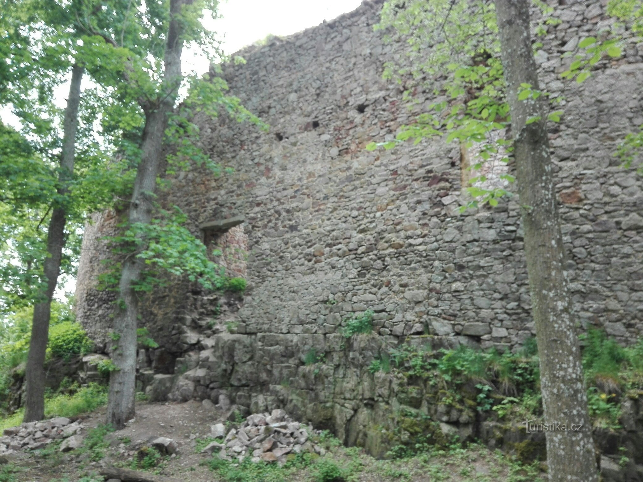 Von Nerežin nach Nerežin über Valdek und die Talsperre Záskalská