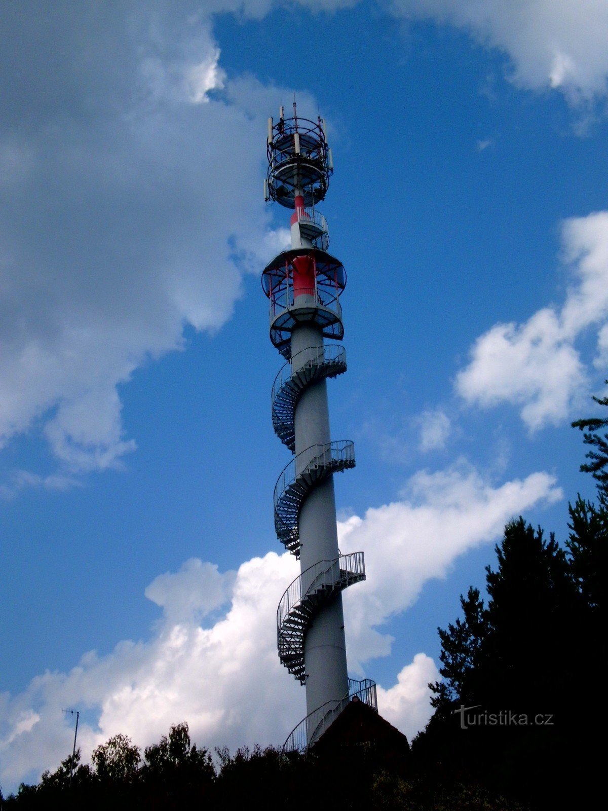 De Nespek via la tour d'observation de Ládví à Ládví