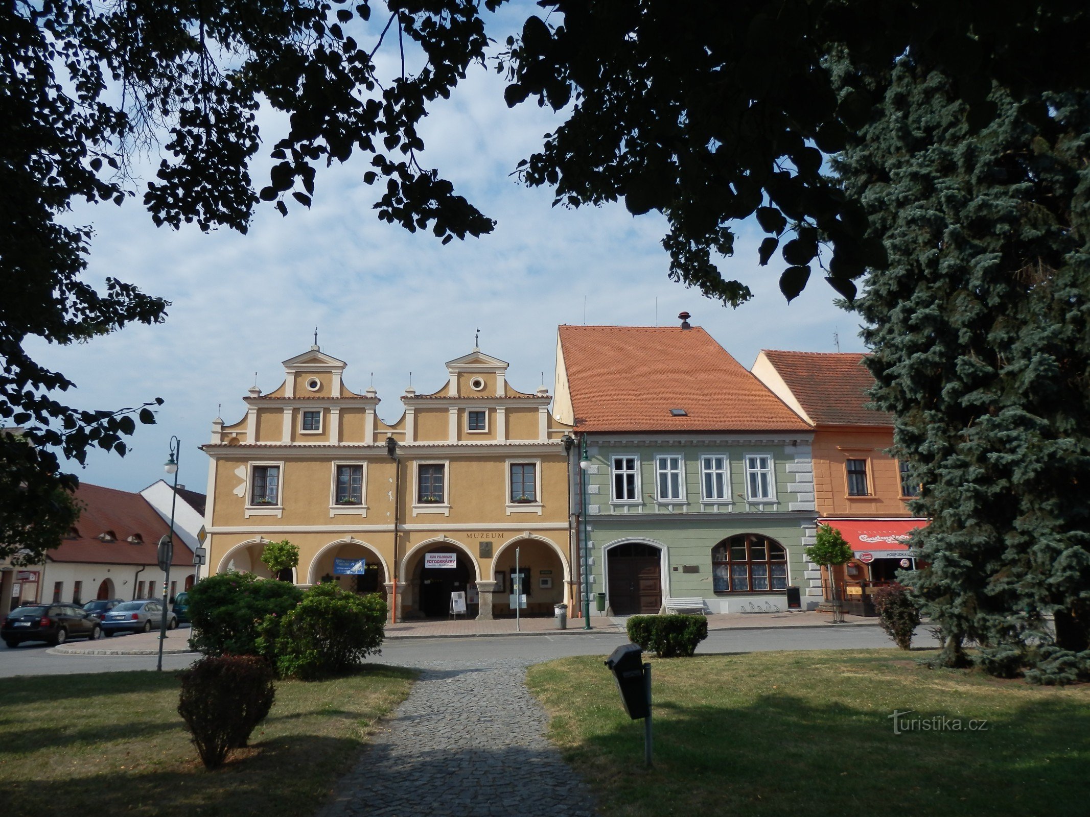 Netolicista Vodňanyyn Kratochvílen linnan, Lomecin pyhiinvaelluspaikan ja muiden monumenttien kautta