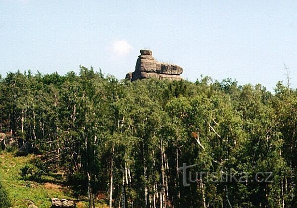 De Petrovice à colina de Loupežnický