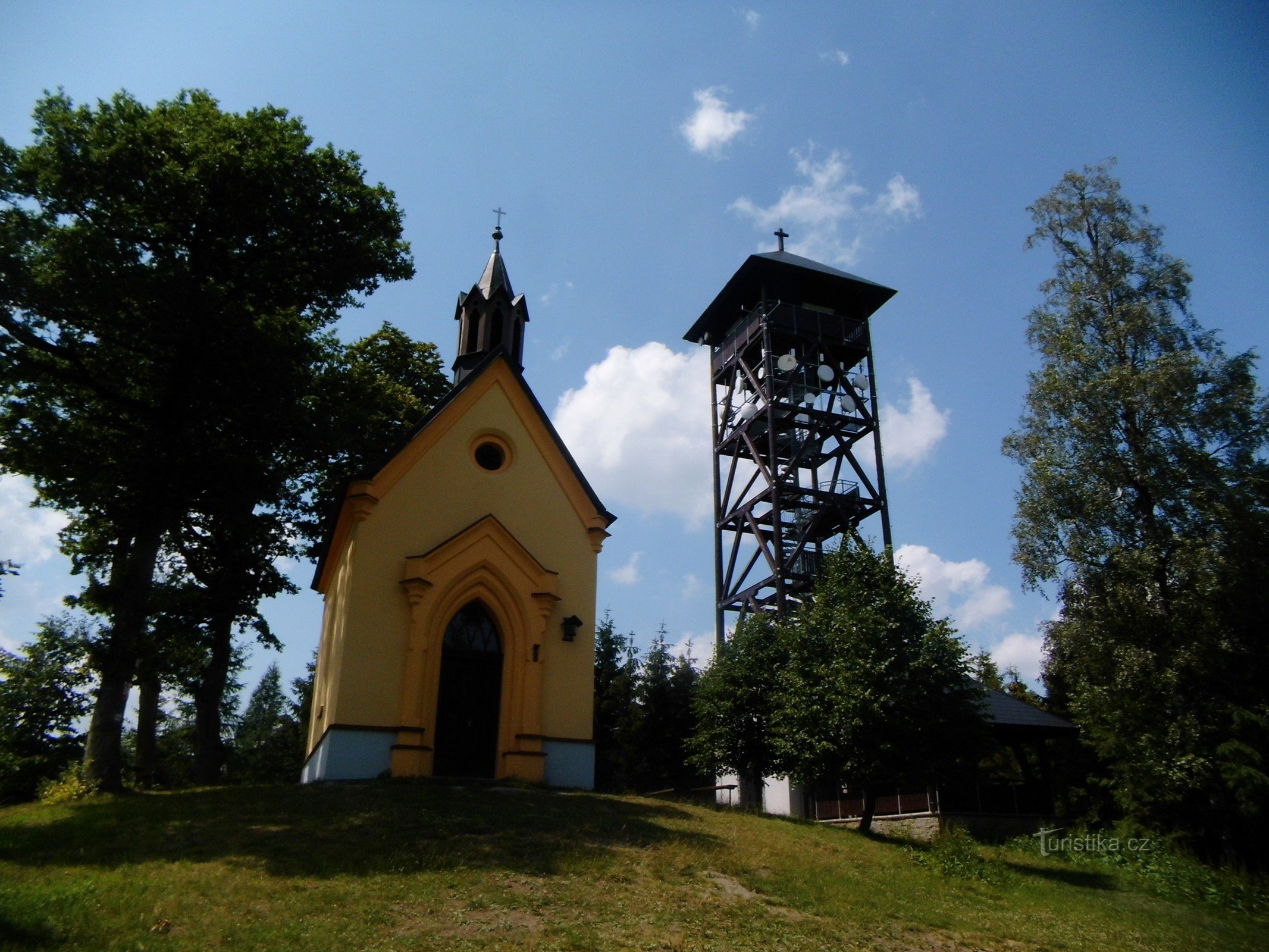 Från Pocinovice till Kdyn via utsiktstornet och kapellet St. Marknader