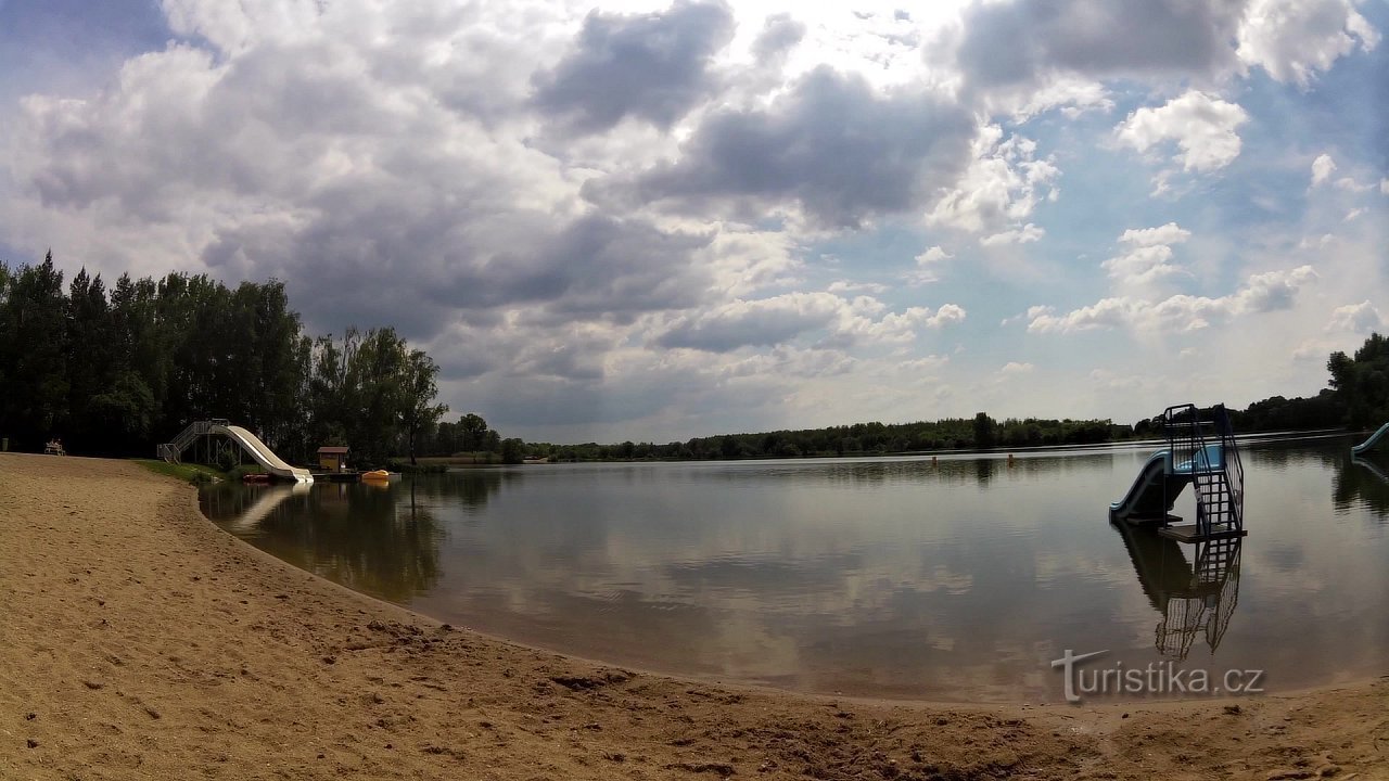 Von Poděbrady vorbei an Seen und Sanddünen zurück nach Poděbrady