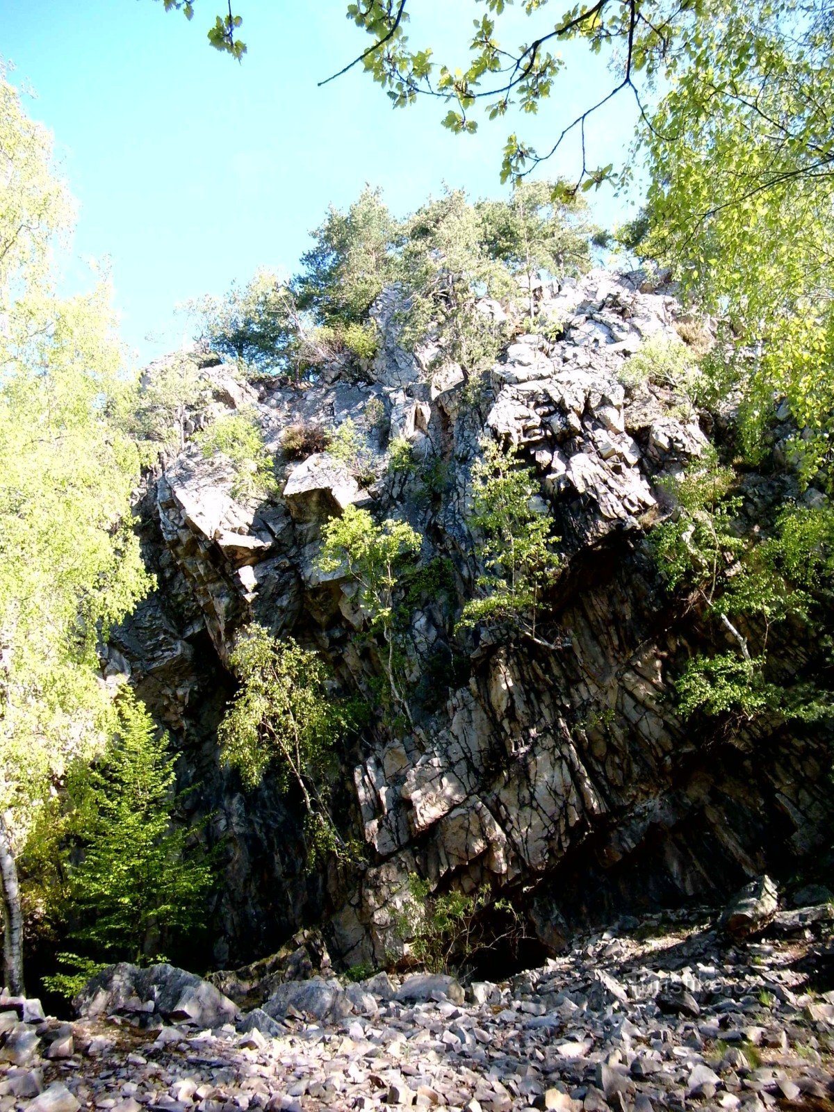 Da Řevnice a Dobříš passando per Babka, una quercia commemorativa e una bella torre panoramica