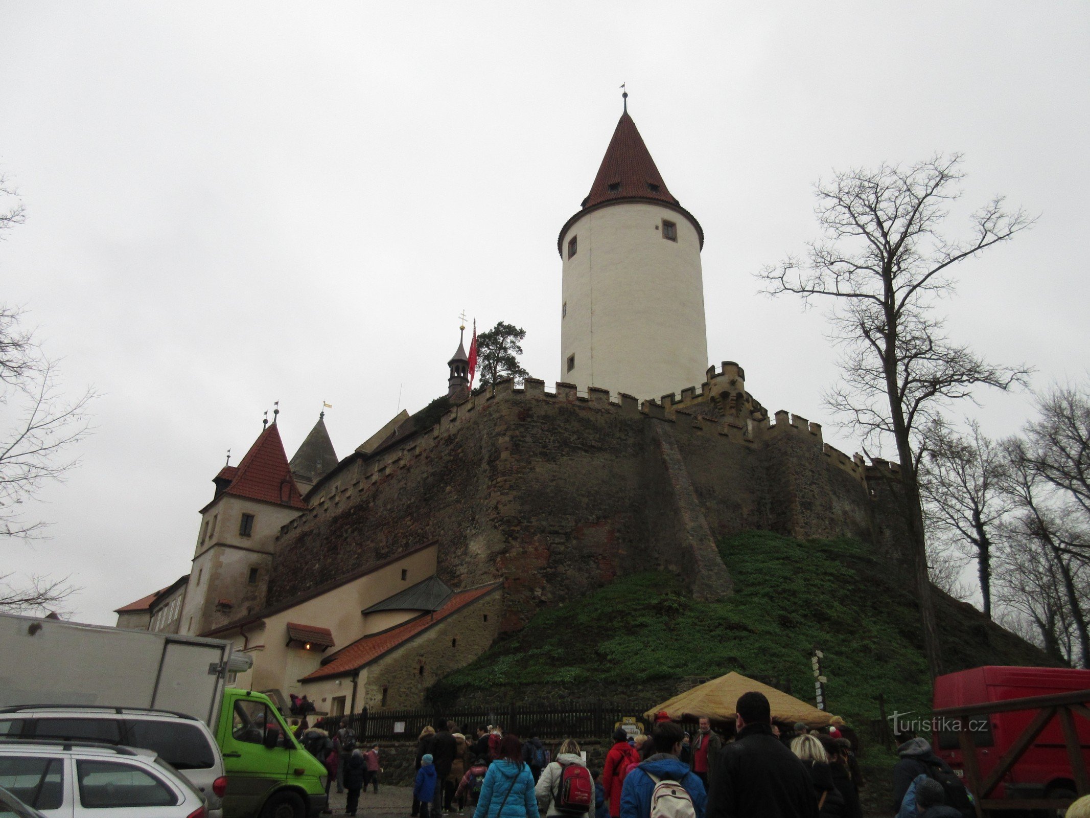 Da encruzilhada sob o castelo