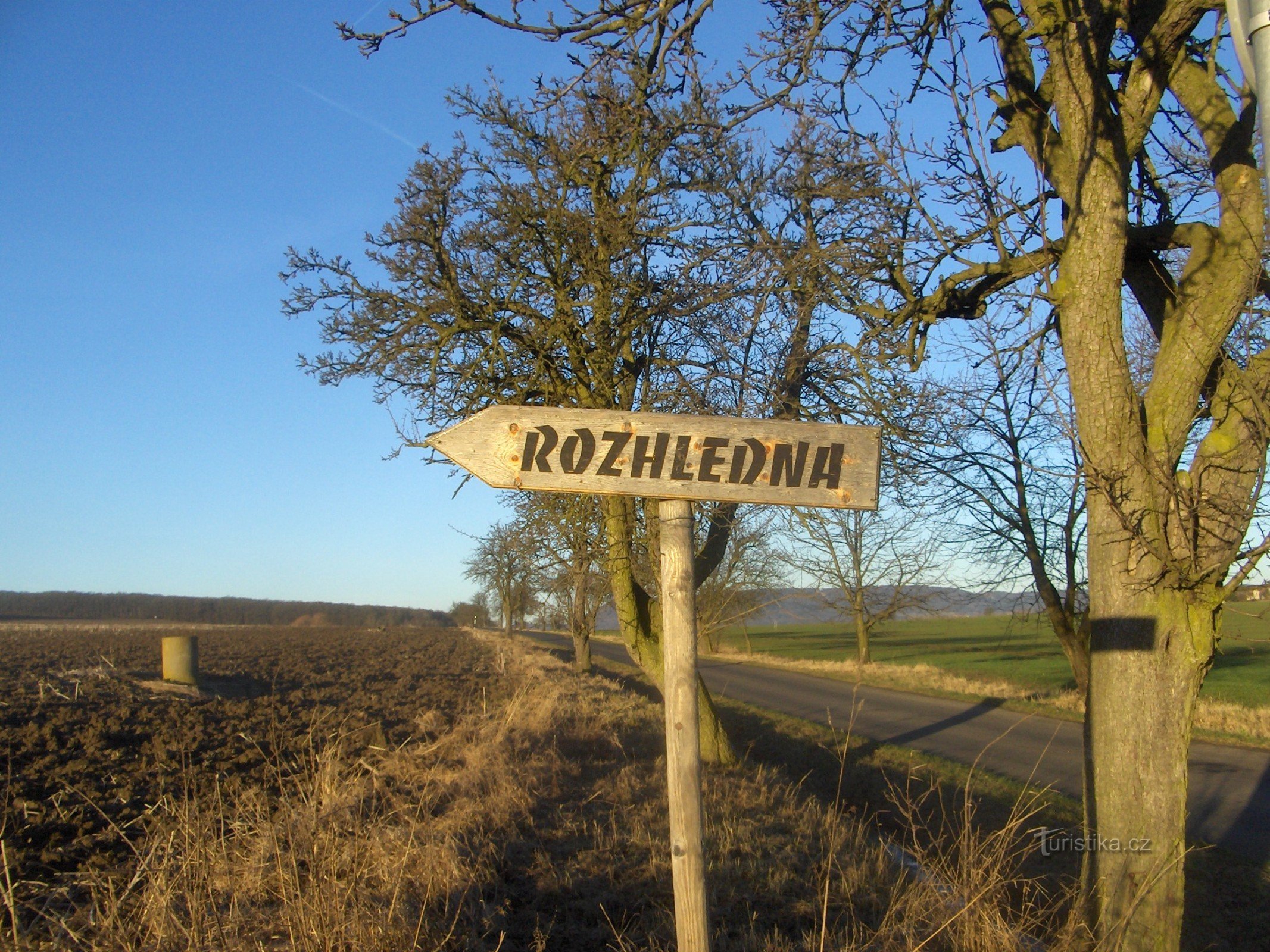 Vom Aussichtsturm zum Berg Křemín.