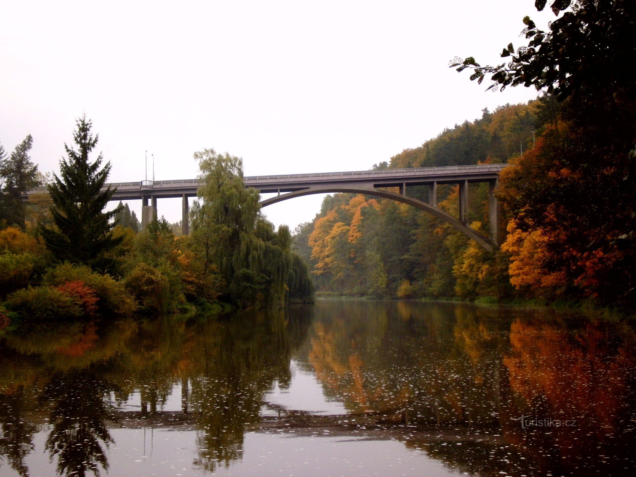 From Tábor to Bechyně along the bank of Lužnice or further along the red road