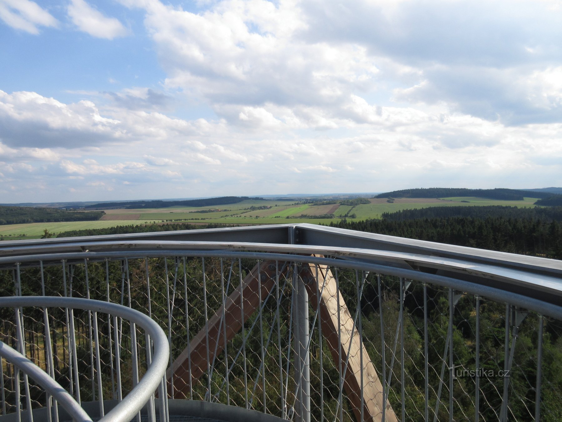 Třebíčistä Na Pekelný kopec -polkua pitkin Na Pekelný kopci -näköalapaikalle