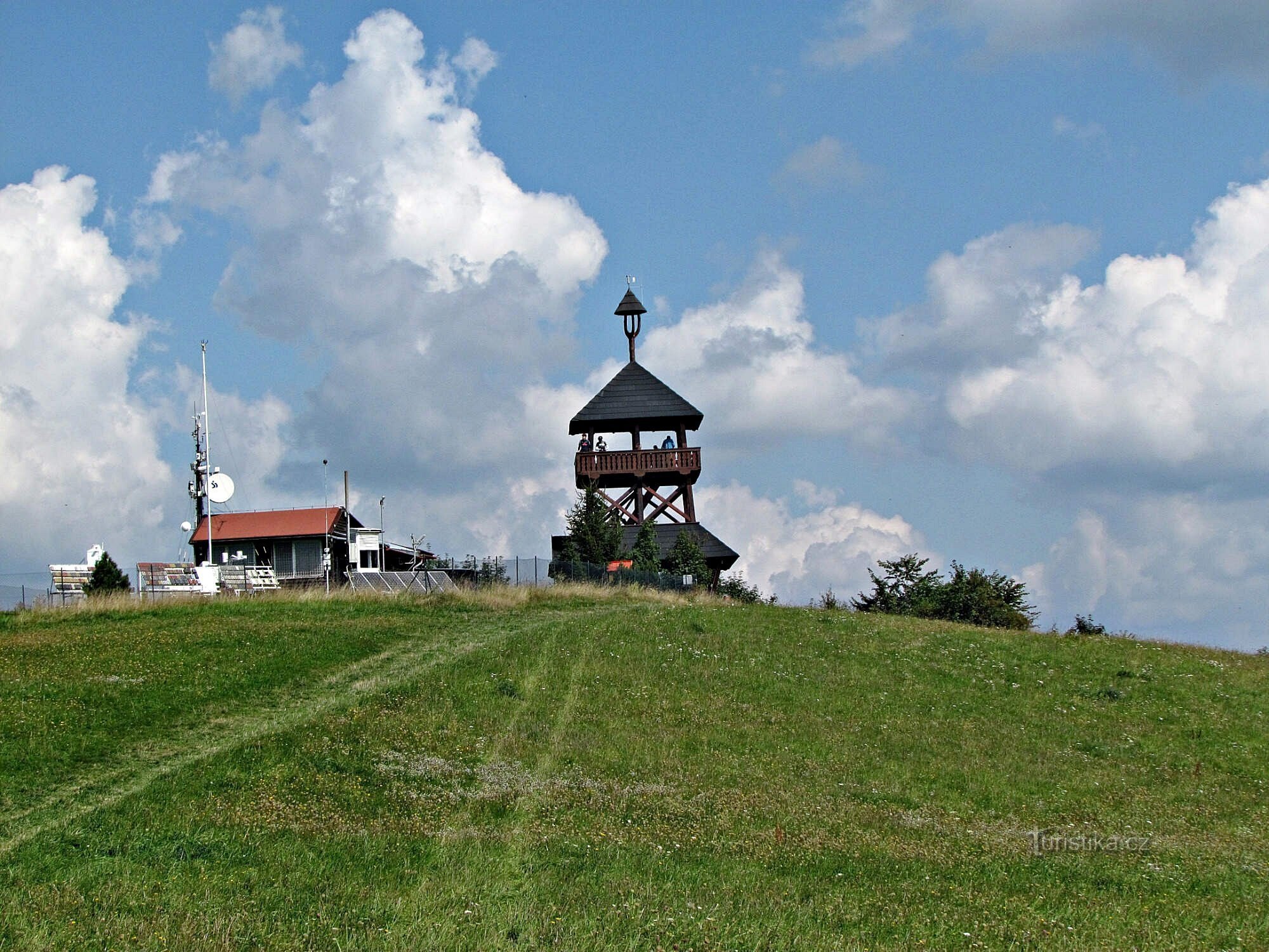 Von Troják über die Aussichtstürme Maruška und Bludný nach Hošťálková