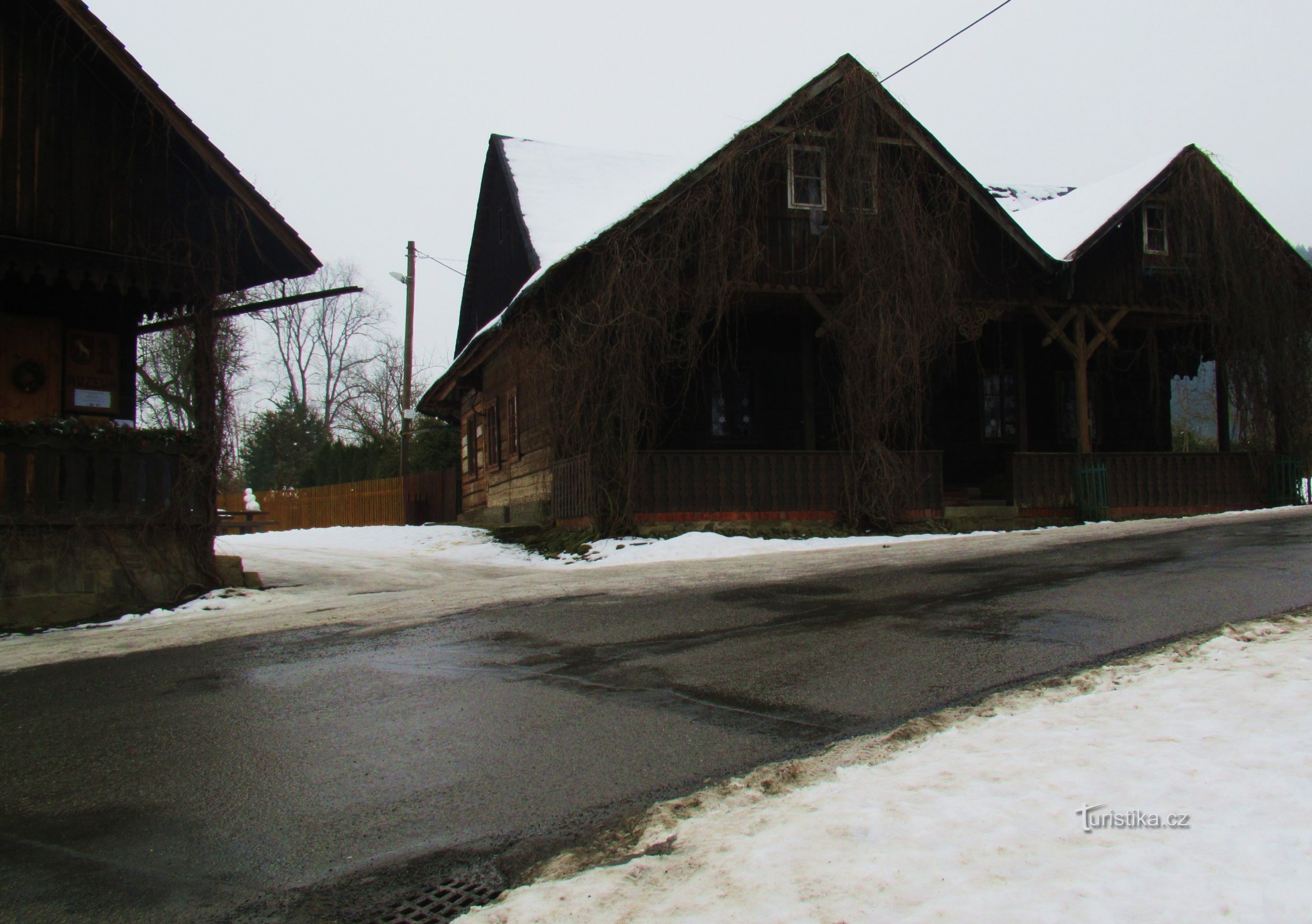 De Velké Karlovice al valle de Pluskovce