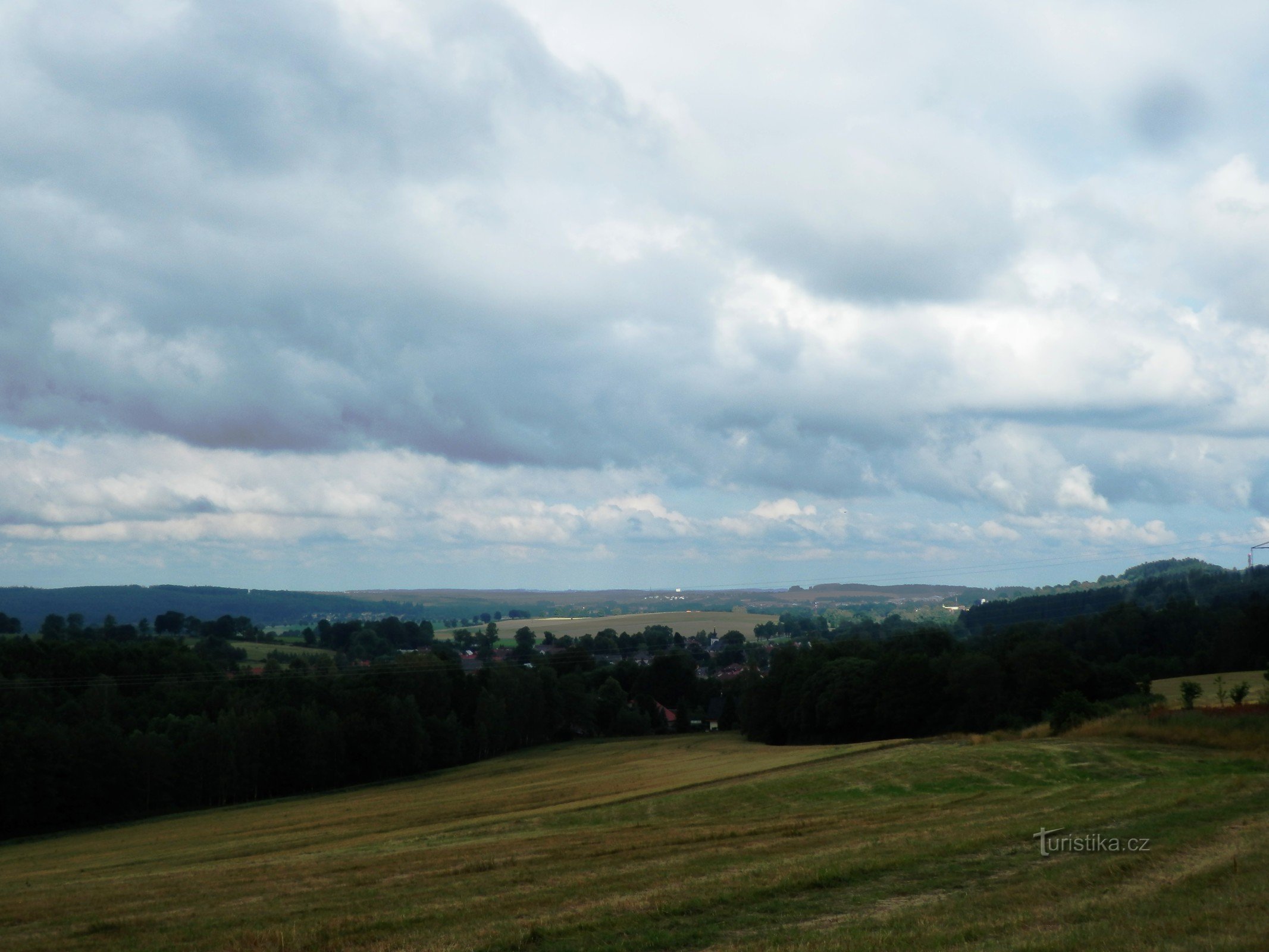 De Vojnov Městec via Škrdlovice et Račín à Žďár