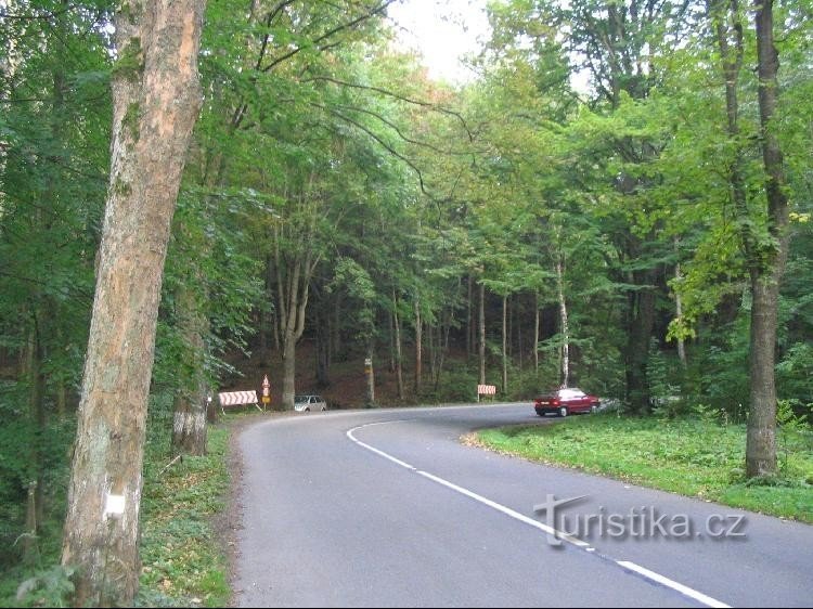 De Vrbno e ao longo da estrada amarela de Pustá Rudná