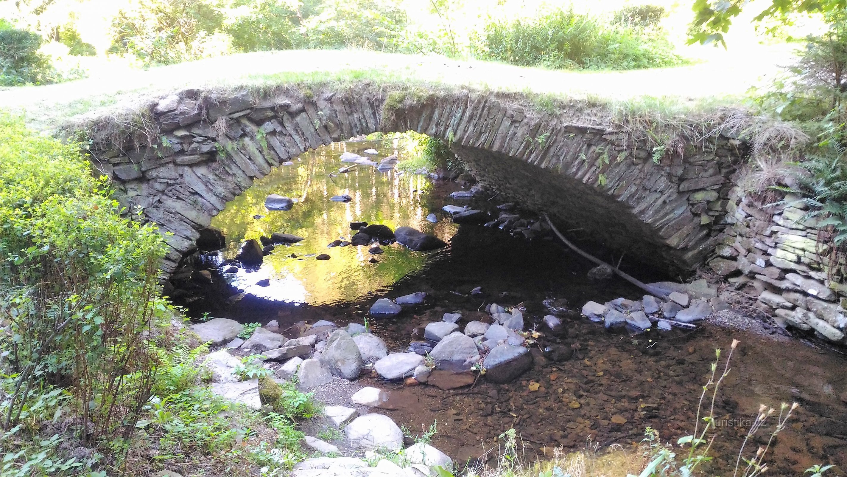 Od Vysluní do ruin zamku Hasištejn.