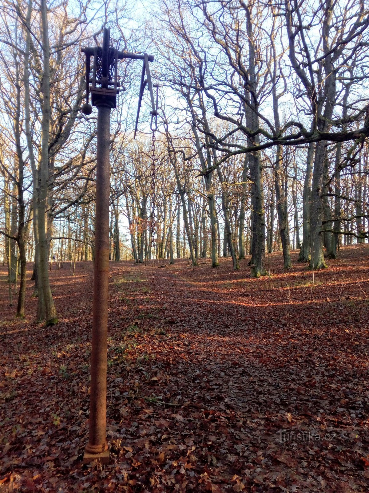 Bakom porten till slottsparken - Hrádek u Nechanice