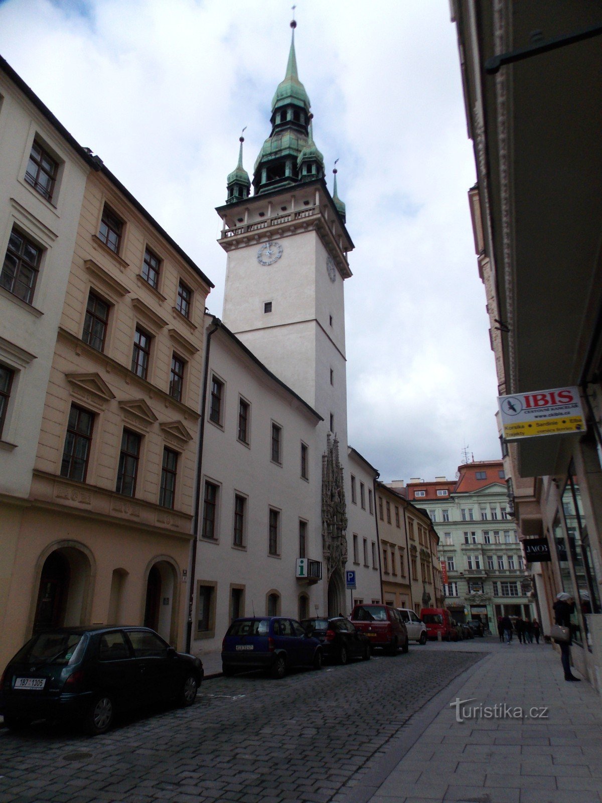 Phía sau Rồng Brno đến Tòa thị chính Cổ