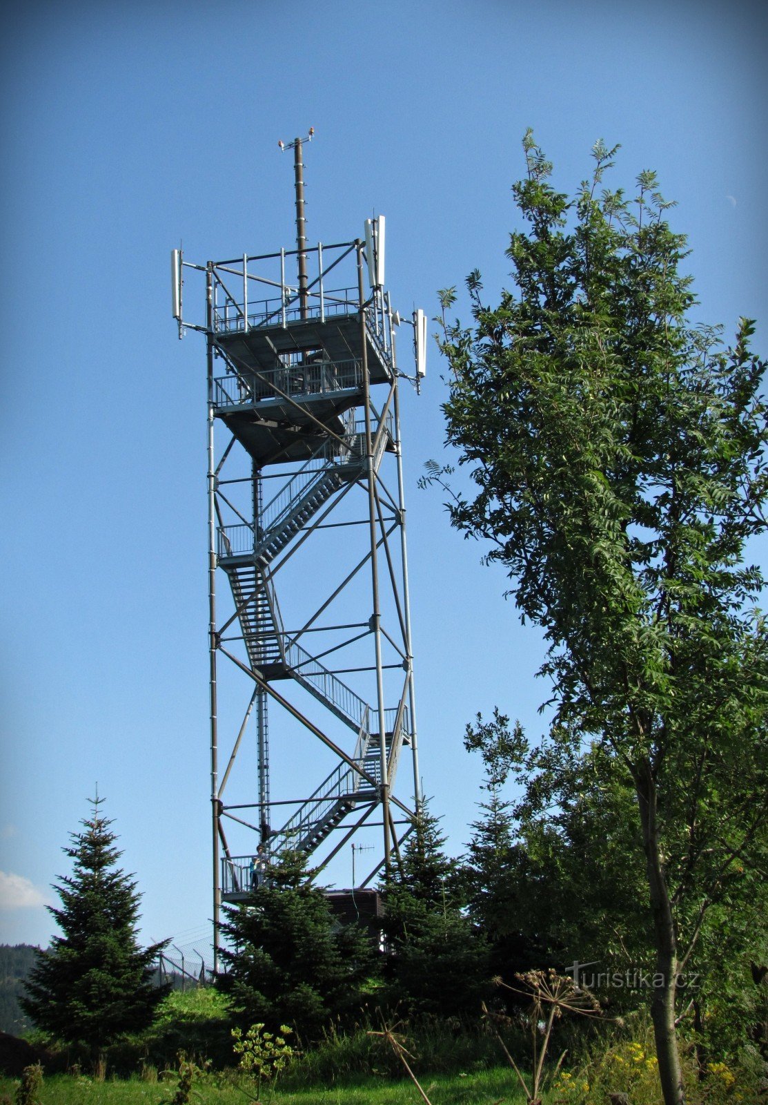 Dietro la bella vista della torre di avvistamento Val