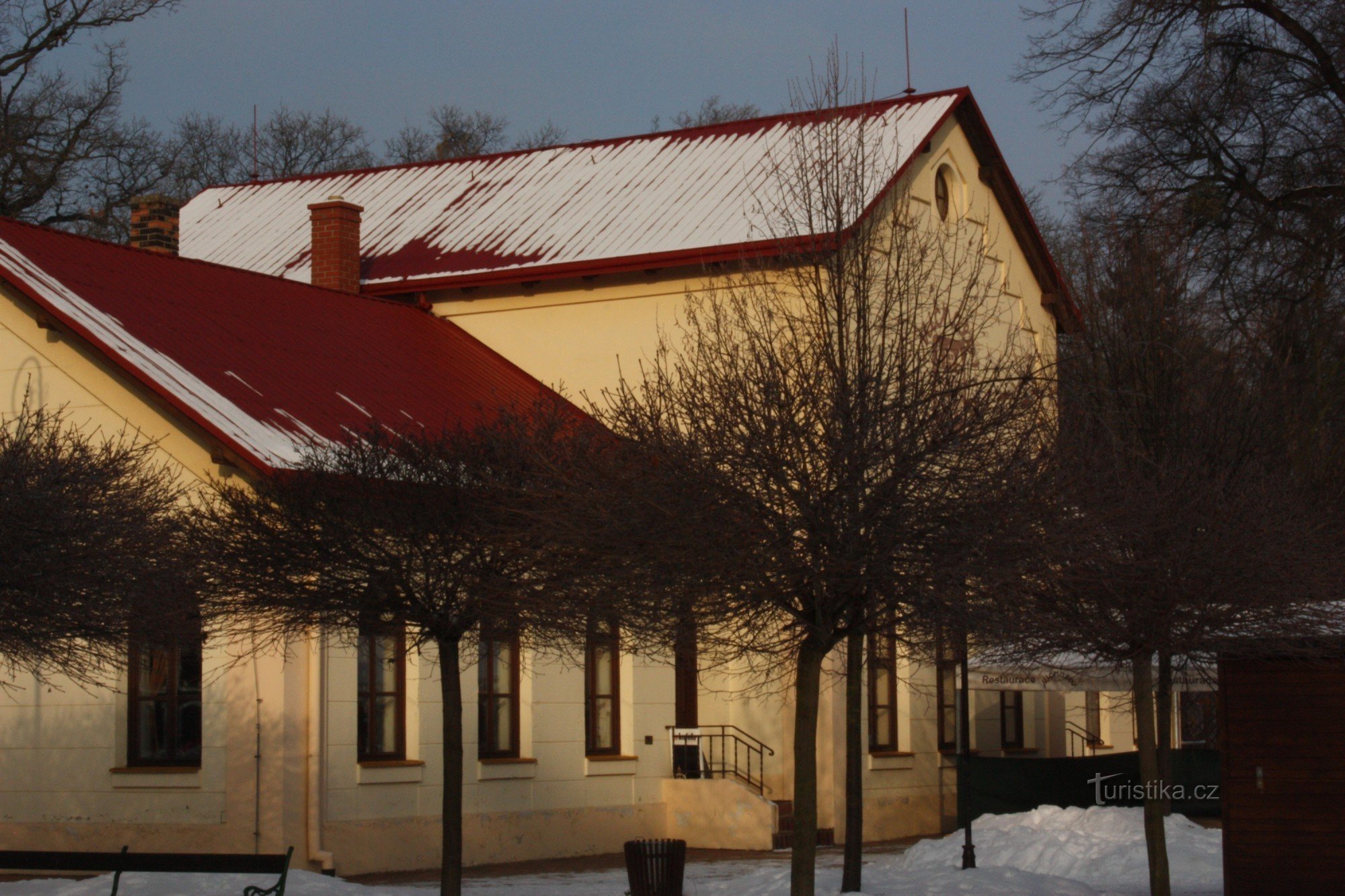 Derrière l'histoire du restaurant Michalov dans le parc du même nom à Přerov