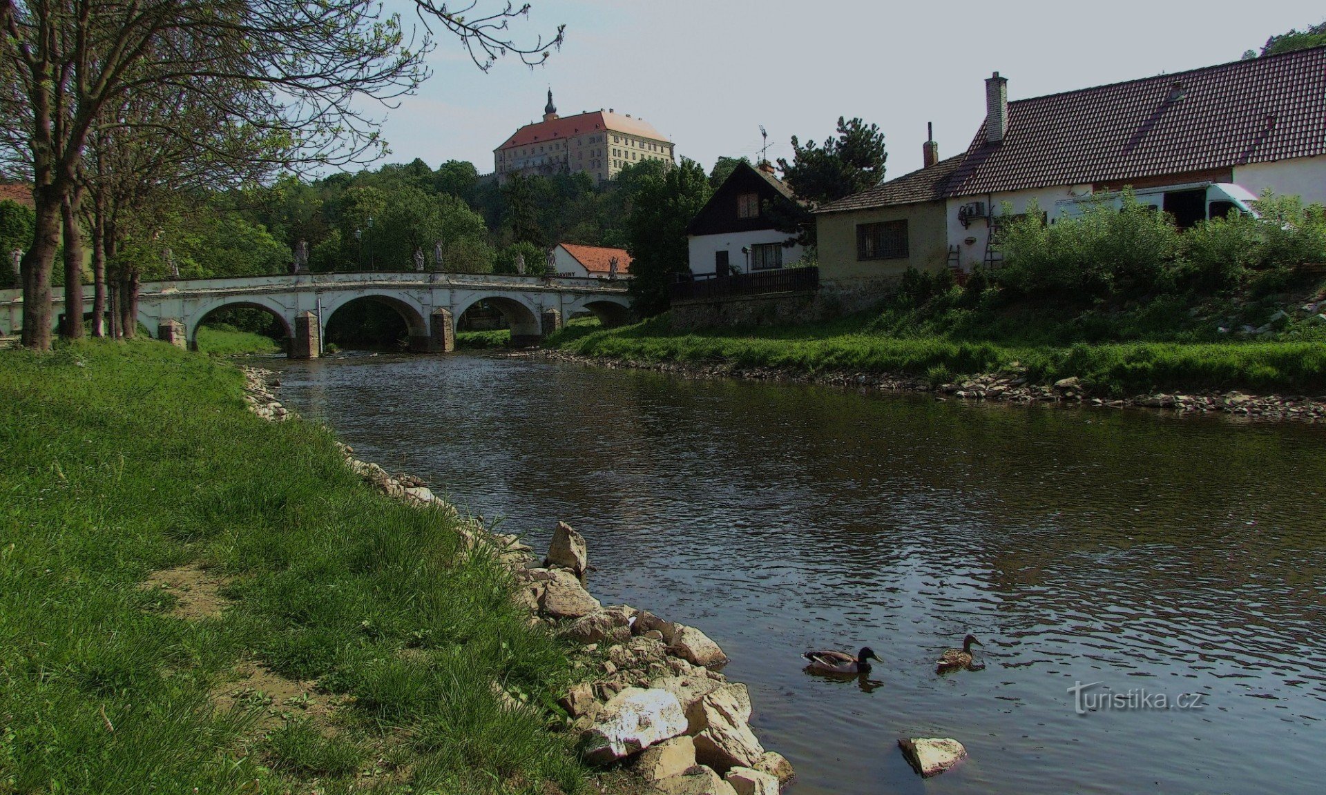 För kultur till slottet i Náměšt nad Oslavou