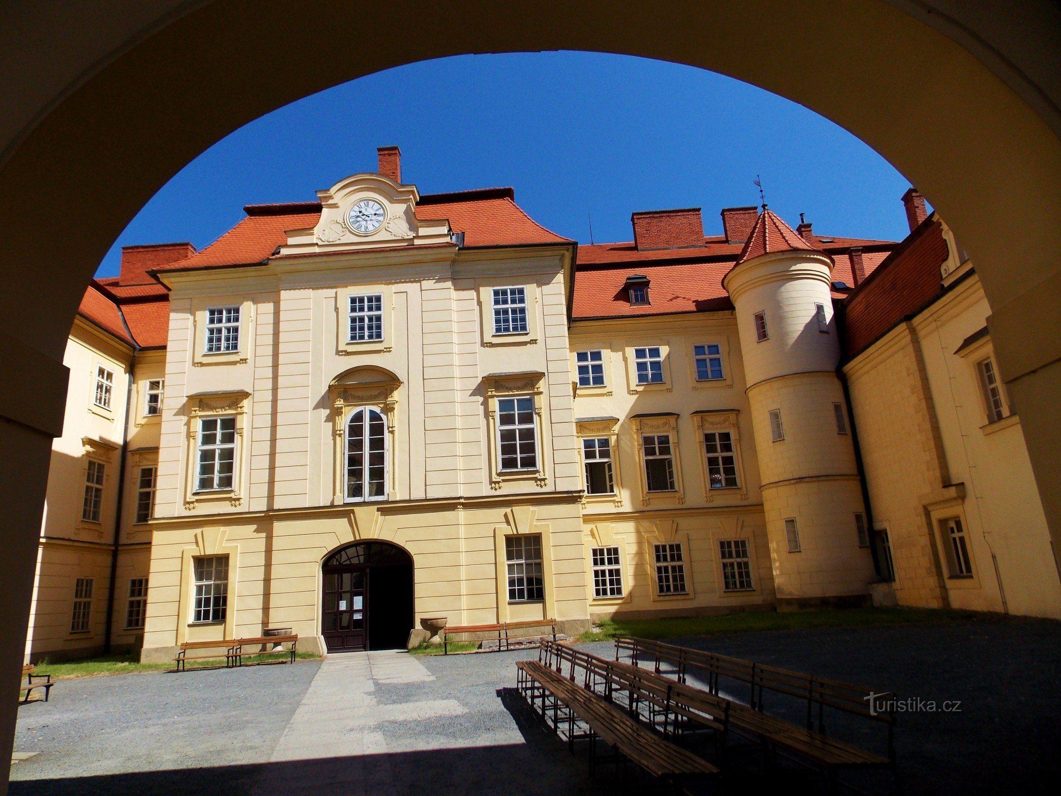 Atrás dos pontos turísticos e atrações em Bystřice pod Hostýnem