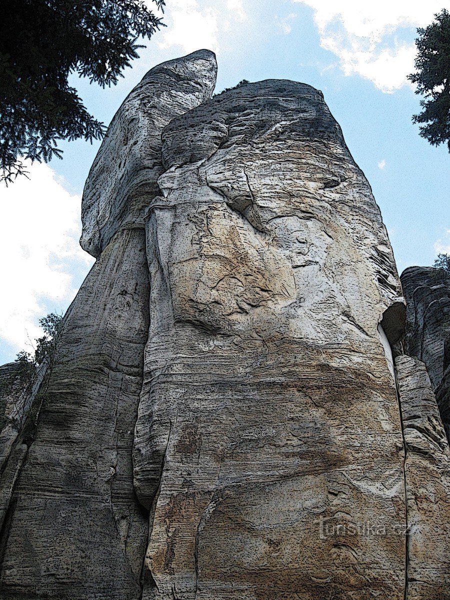 AdršpašskéとTeplickéの岩への自然の美しさの背後にある