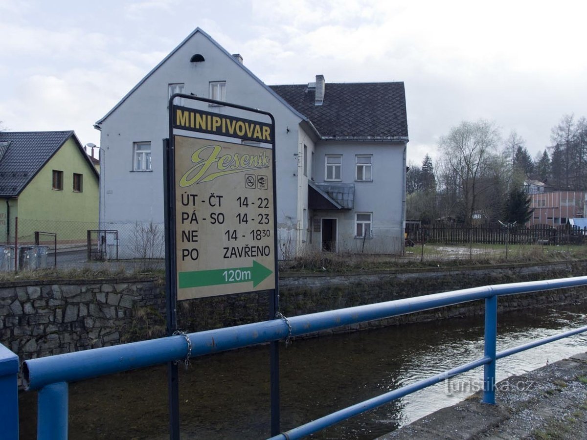 Achter de rivier Staříč