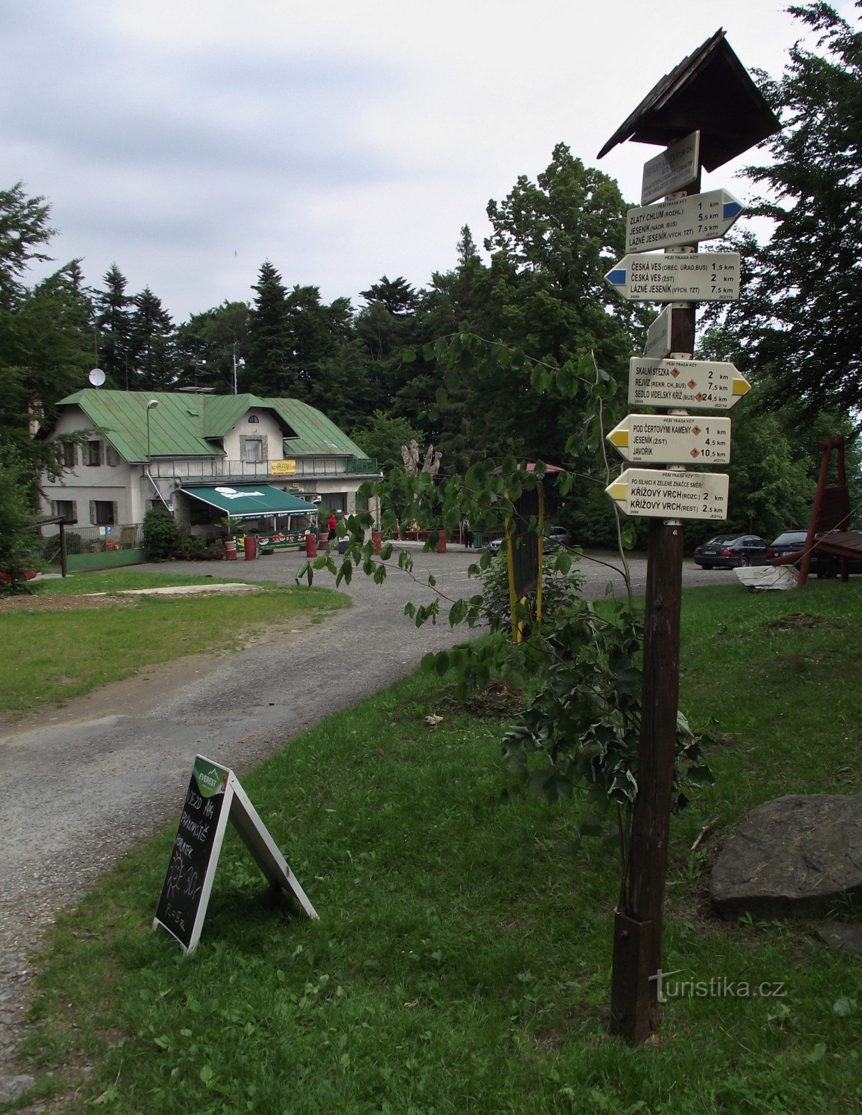 Derrière les rochers, belvédères et pierres (Pierres du Diable, Zlatý chlum et Chlapecké skaly)