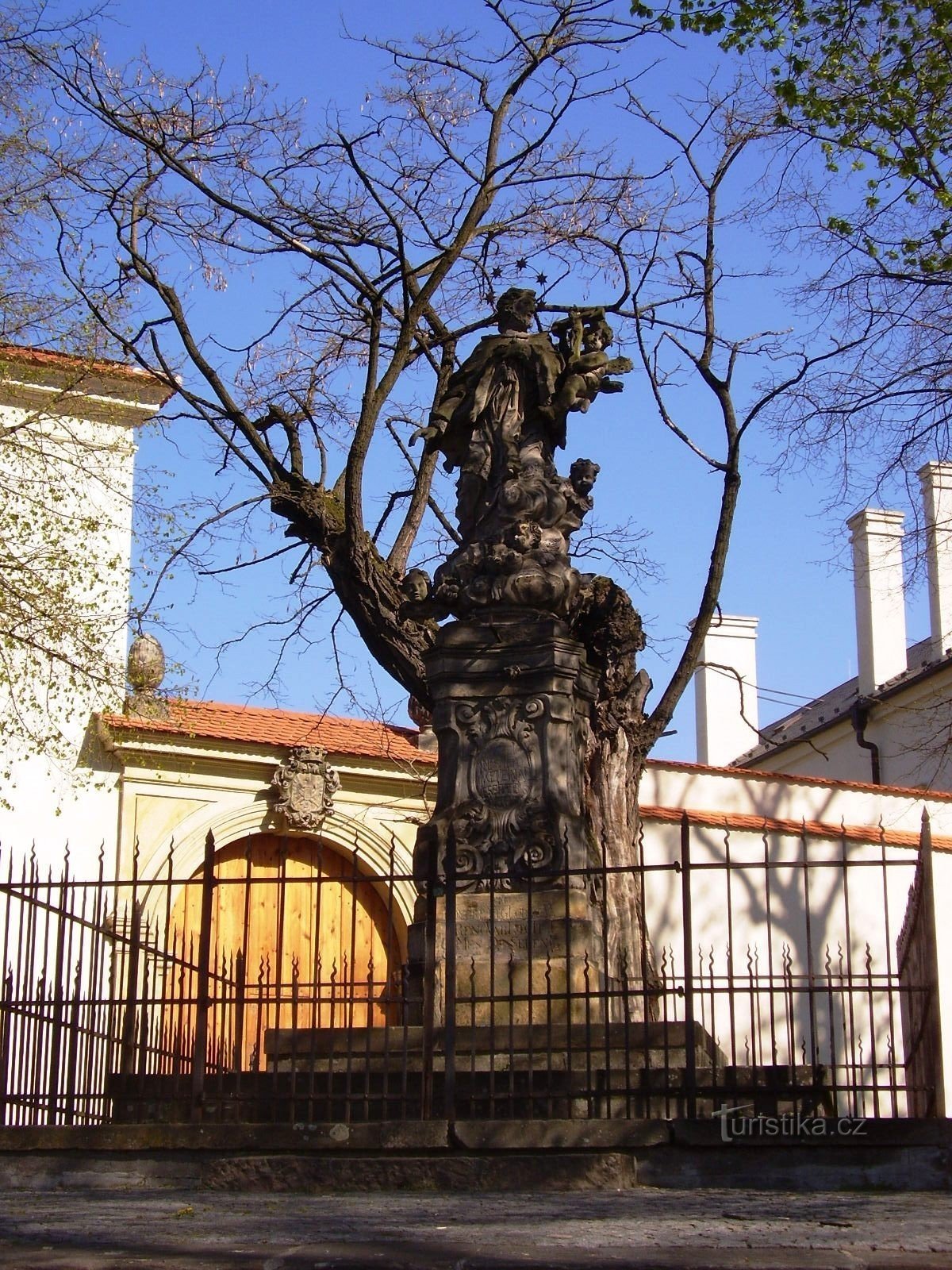Om de beeldhouwer Jiří Antonín Heinz te volgen naar Olomouc
