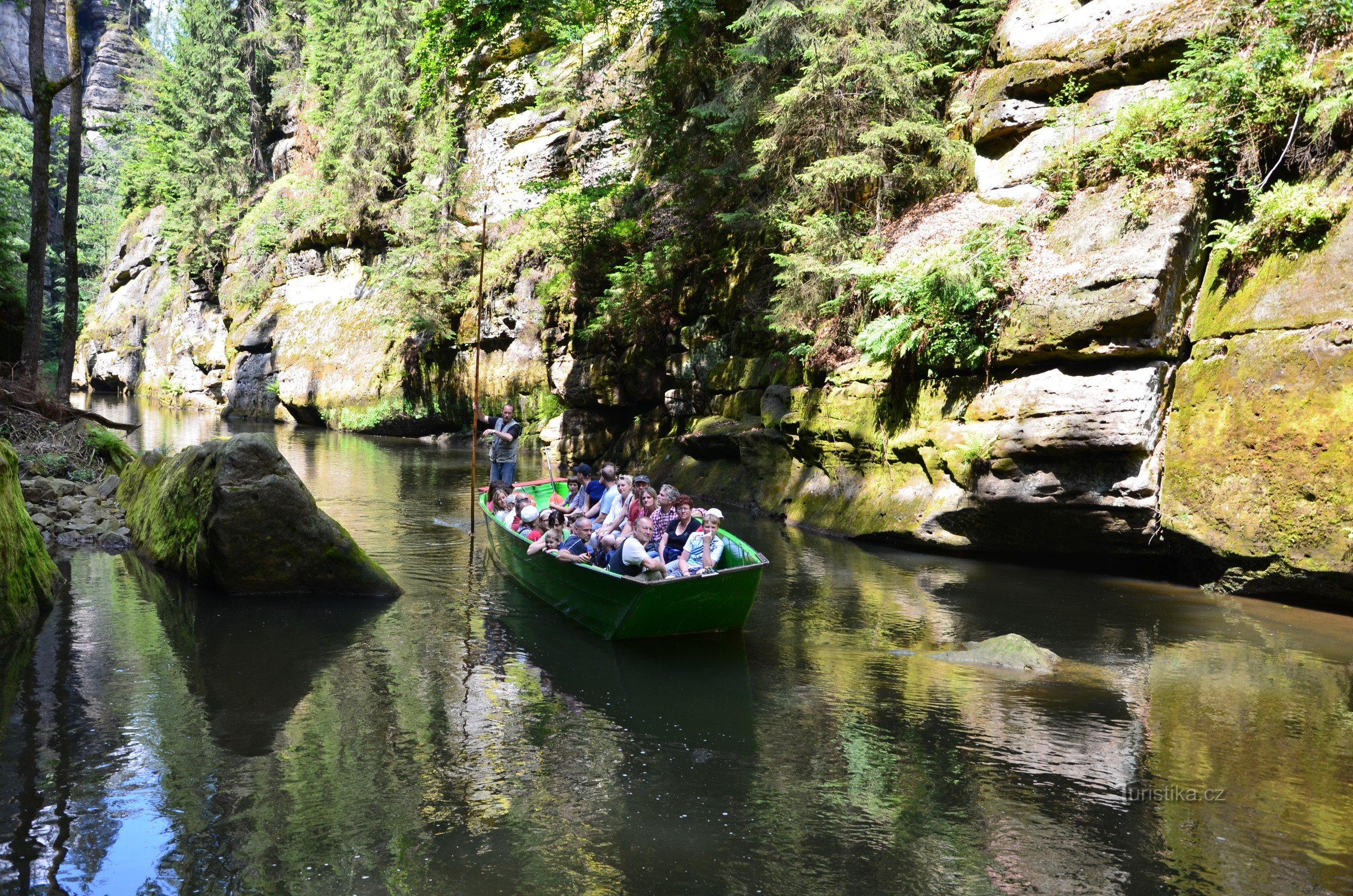 Achter de kloven in Hřensko