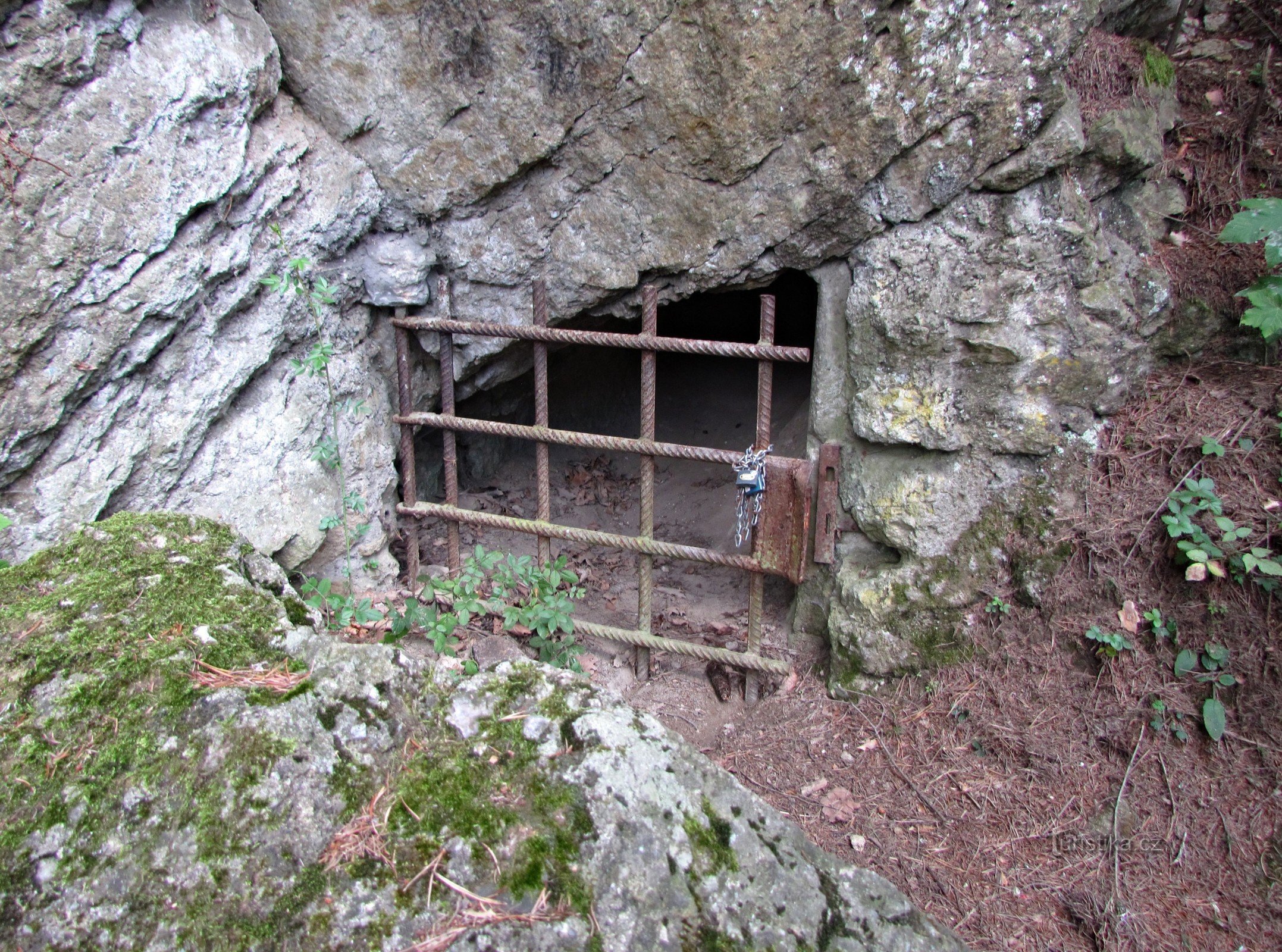 Detrás del secreto de Čecher - una cueva pseudokarst