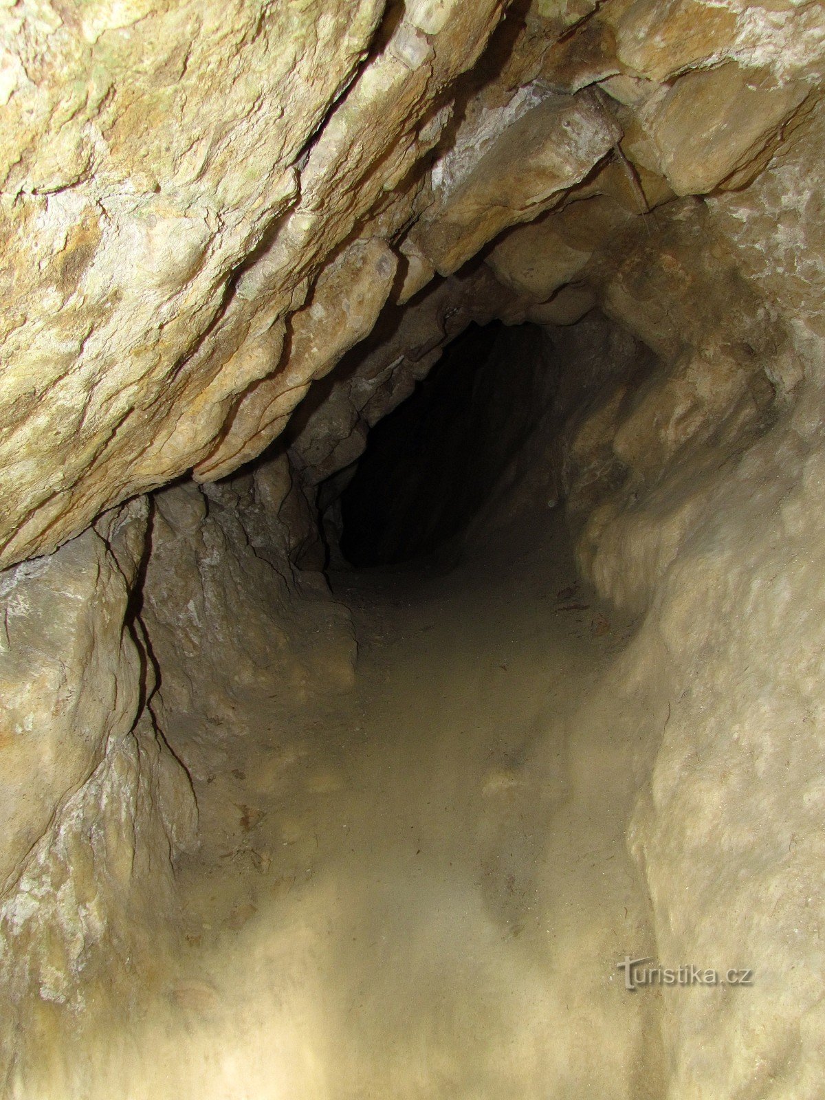 チェッヘルの秘密の背後にある疑似カルスト洞窟