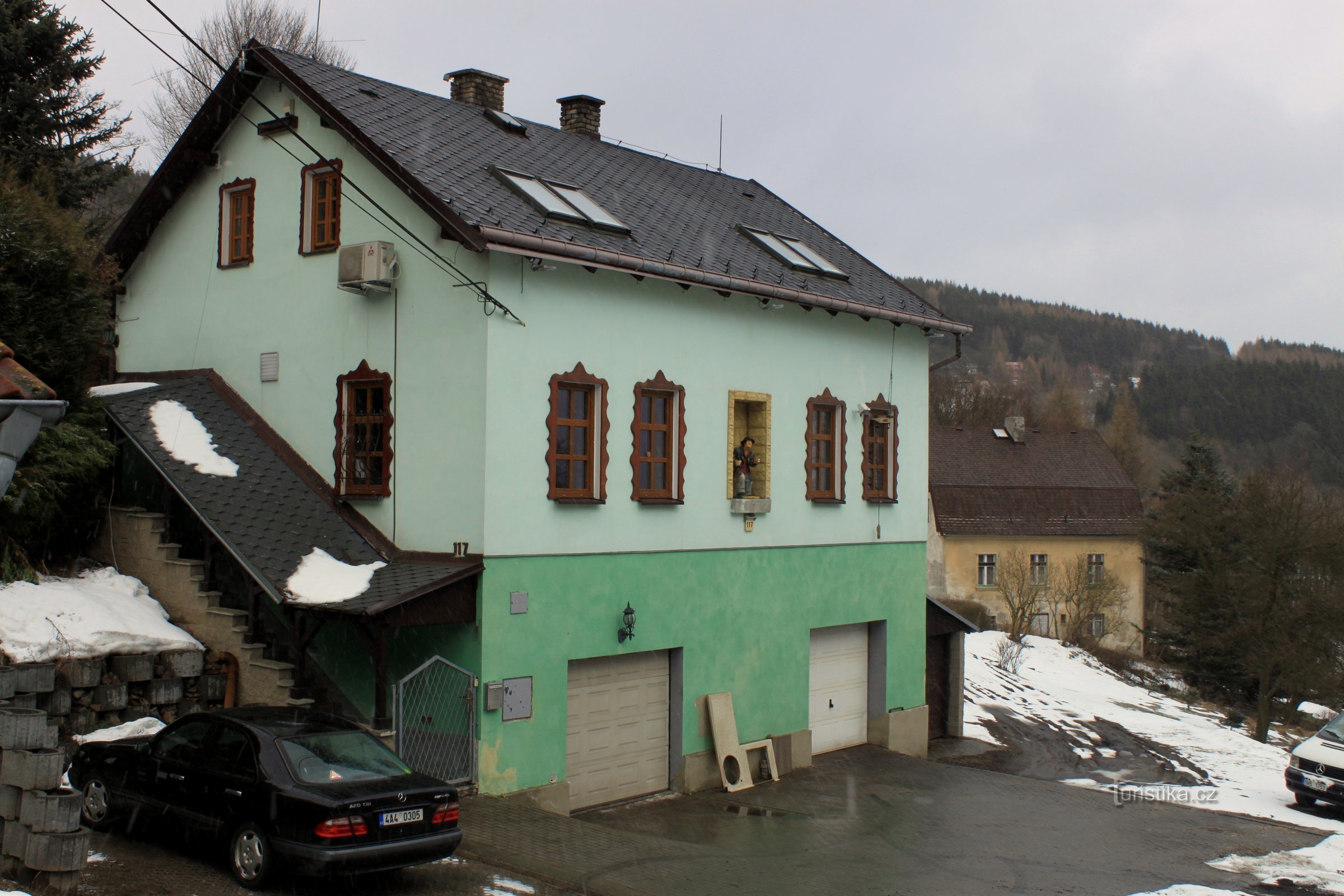 Derrière cette maison se dressait la maison natale du Dr. Ferdinand Arlt