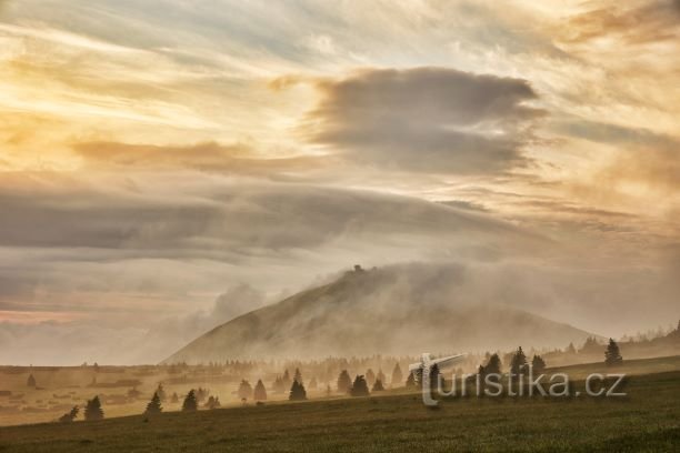 Stotine avanturista i ove su godine krenule u izlazak sunca na Snježku