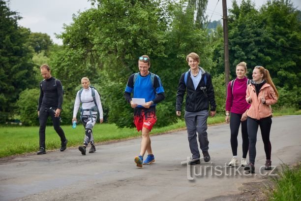Cientos de aventureros partieron para el amanecer en Sněžka nuevamente este año