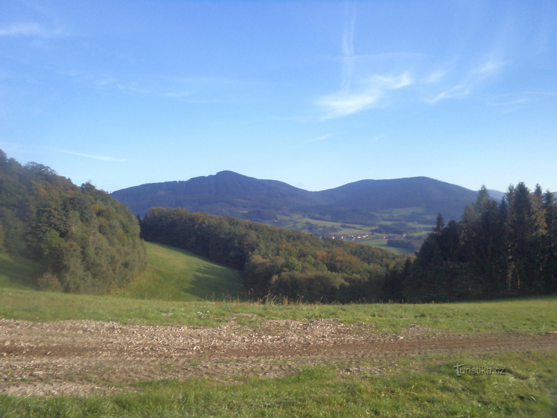 hinter der Aussicht auf Kozlovická hora