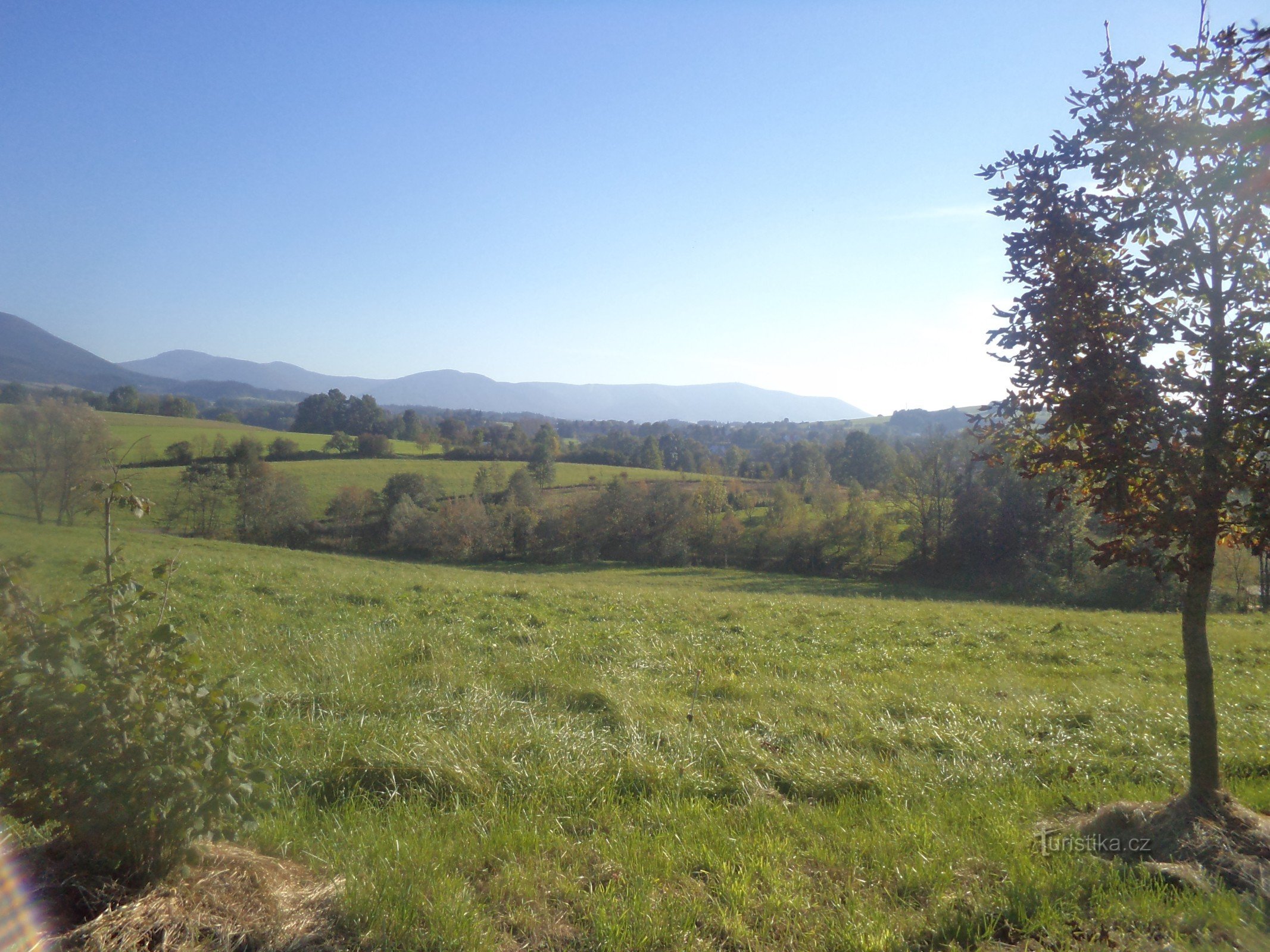 hinter der Aussicht auf Kozlovická hora