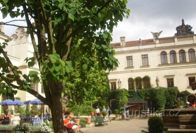 Iza dvoraca i parkova Doudleby - Kostelec nad Orlicí - Častolovice
