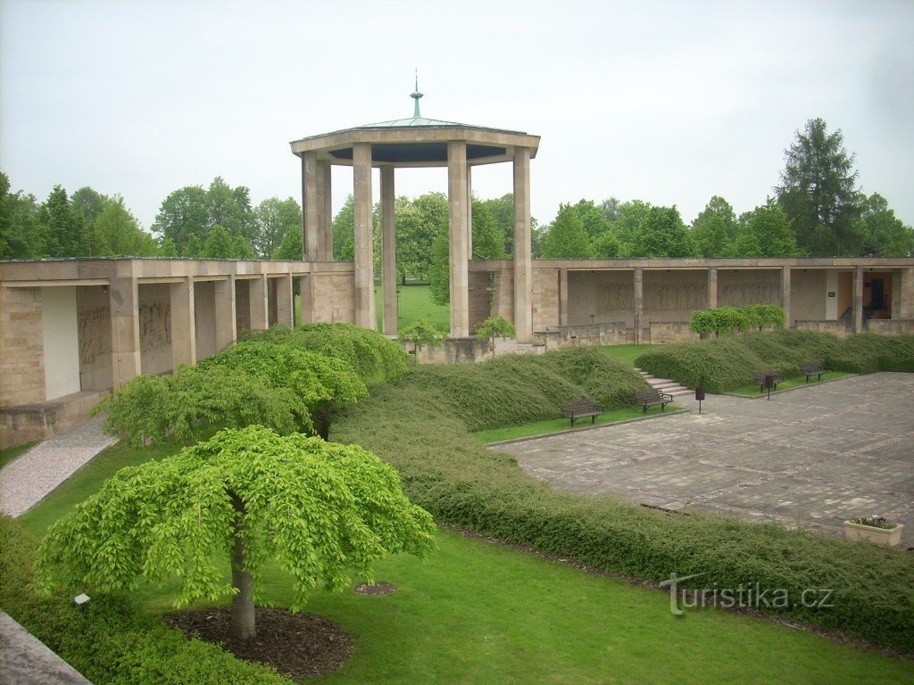 Để phản ánh trong Lidice