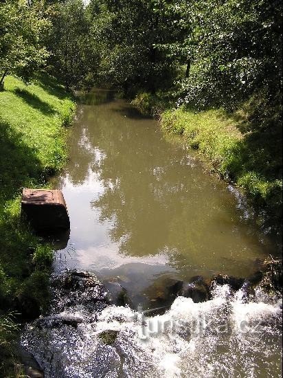 Zabeň: Durch Zabeň fließt der Fluss Zabeň - Olešná