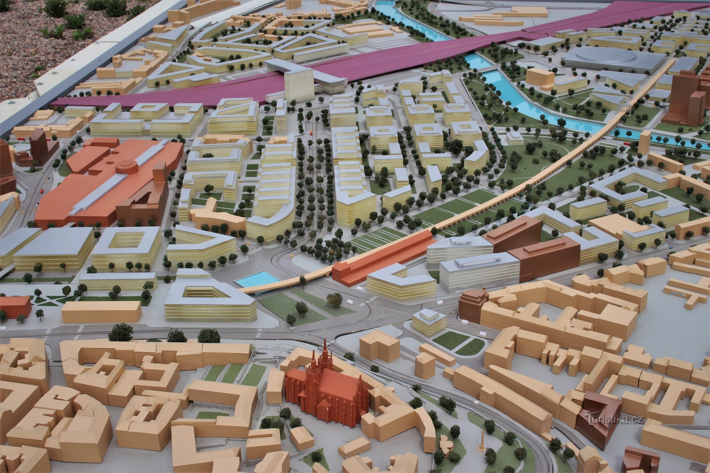 O fotografie a părții centrale a noului cartier cu o dominantă