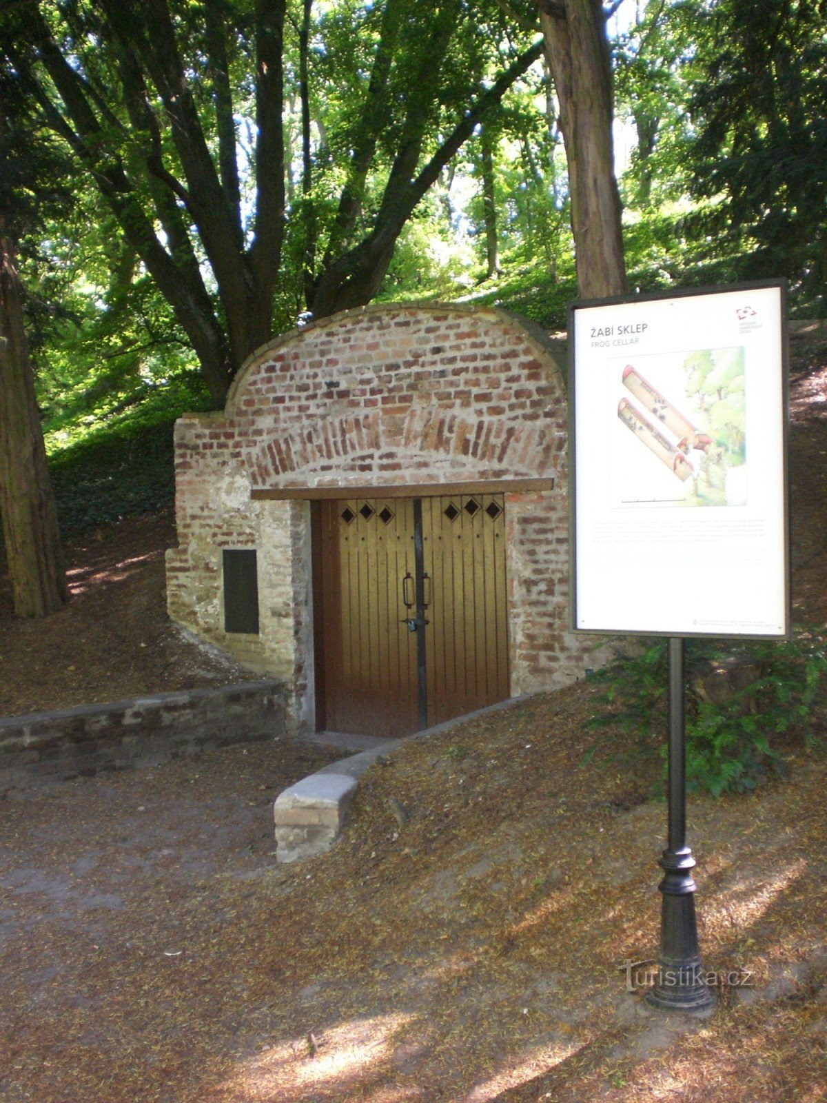 kikkerkelder in het kasteelpark