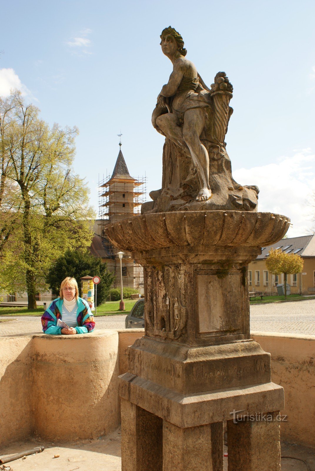Zábréh - 马萨里克广场上的石喷泉