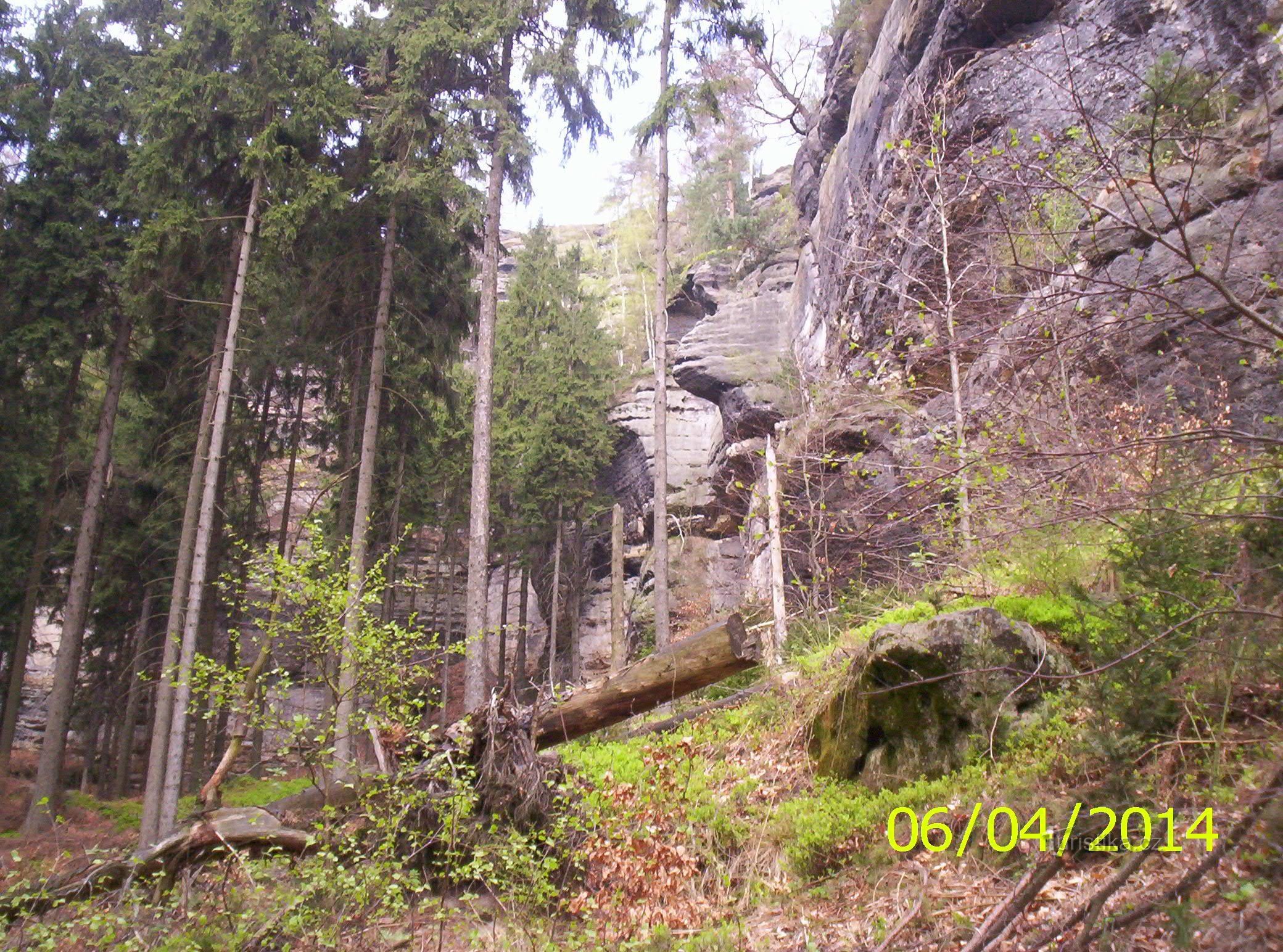 Sandsteinwände beginnen zu erscheinen