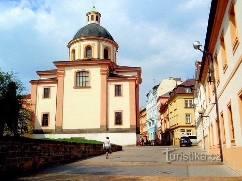 A parte de trás da igreja